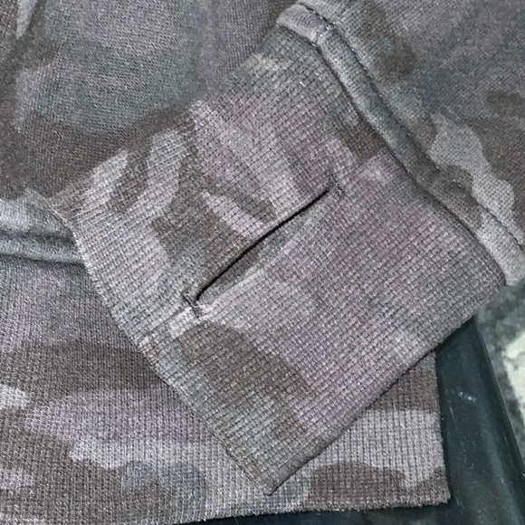 Lululemon scuba hoodie 6 camo - Picture 4 of 8